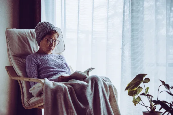高齢女性の一人暮らしイメージ写真