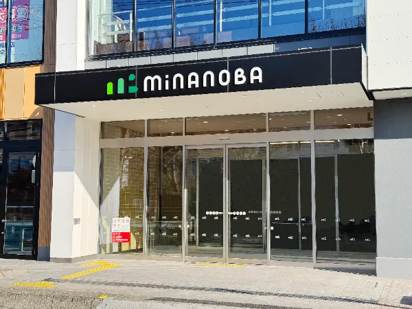 minanoba 相模原に設置したスマートフォン連携ユニバーサル自動ドア「ミライロドア」の画像